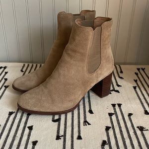 Madewell The Laura Chelsea Boot in Suede